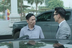 Nghệ sỹ Nhân dân Trung Anh “thoát vai” ông bố hiền lành, tội nghiệp để trở thành một chính khách đa diện. (Ảnh: VFC)