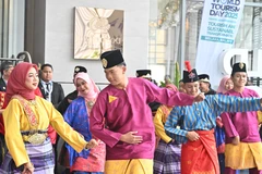 Chương trình nghệ thuật chào mừng Hội nghị Du lịch Thế giới 2025 tại Melaka, Malaysia. (Ảnh: PV/Vietnam+)