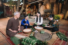 Không khí Xuân ngập tràn video ca nhạc “Tết bình an bên nhau.” (Ảnh: CTV/Vietnam+) 