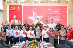 Ban Tổ chức và các đại biểu tại Lễ công bố Chương trình “Tổ quốc trong tim.” (Ảnh: CTV/Vietnam+)