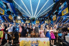 Lễ hội bia Oktoberfest diễn ra trong ba ngày tại Hà Nội do Hiệp hội doanh nghiệp Đức tại Việt Nam tổ chức dưới sự bảo trợ của Đại sứ quán Đức Hà Nội là một trong những hoạt động kỷ niệm 50 năm thiết lập quan hệ ngoại giao Việt Nam-Đức. (Ảnh: ĐSQ)