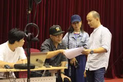 Nhạc sỹ Huy Tuấn và đạo diễn Lại Bắc Hải Đăng tham gia dàn dựng chương trình. (Ảnh: VTV)