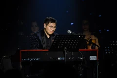 Tối 28/12, chỉ một giờ trước khi đêm nhạc chính thức diễn ra, Giám đốc âm nhạc Vũ Quang Trung thông báo cá nhân ông và toàn bộ các nghệ sỹ sẽ rút khỏi sự kiện. (Ảnh: FB)