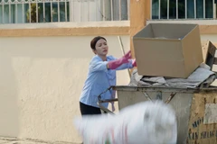 Bộ phim xoay quanh cuộc sống của những người lao động ở một xóm trọ nơi thành thị. (Ảnh: VTV)