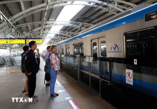 ttxvn-metro-ben-thanh-suoi-tien-1812-1.jpg