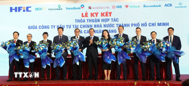 ttxvn-tp-ho-chi-minh-le-ky-ket-thoa-thuan-hop-tac-giua-hfic-va-cac-ngan-hang-060125-2.jpg