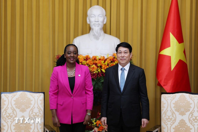 ttxvn-chu-tich-nuoc-luong-cuong-tiep-bo-truong-bo-quoc-phong-kenya-1704-2.jpg