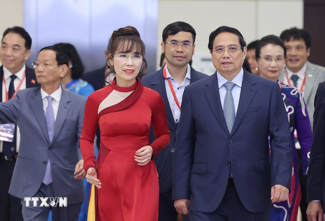 O Primeiro-Ministro Pham Minh Chinh participa do primeiro Programa ttxvn-thu-tuong-tham-du-phien-hop-cap-cao-toan-canh-kinh-te-tu-nhan-lan-thu-nhat-vipel-10-2.jpg