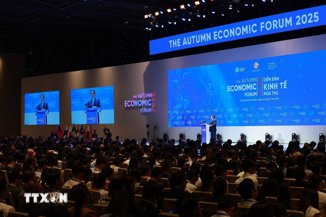 ऑटम इकोनॉमिक फोरम 2025. (फोटो: डुओंग गियांग/वीएनए) ttxvn-thu-tuong-tham-du-dien-dan-kinh-te-mua-thu-2025-26-5.jpg
