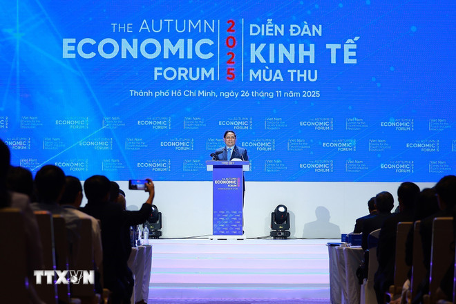 प्रधान मंत्री फाम मिन्ह चिन्ह शरद ऋतु आर्थिक मंच 2025 में बोलते हैं। (फोटो: डुओंग गियांग/वीएनए) ttxvn-thu-tuong-tham-du-dien-dan-kinh-te-mua-thu-2025-26-6.jpg
