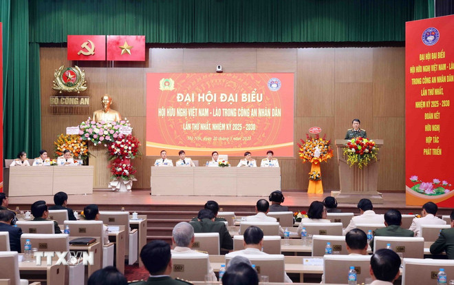 ttxvn-dai-hoi-dai-bieu-hoi-huu-nghi-viet-nam-lao-trong-cong-an-nhan-dan-2003-2.jpg