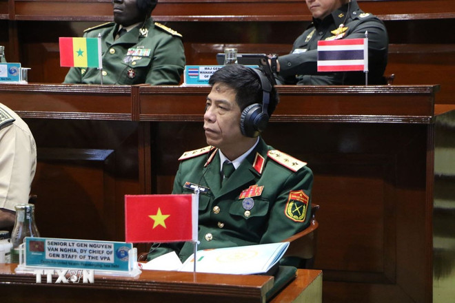 Generálporučík Nguyen Van Nghia, zástupce náčelníka generálního štábu Vietnamské lidové armády na konferenci. (Foto: Quang Trung/VNA) ttxvn-viet-nam-de-xuat-giai-phap-tang-cuong-hieu-qua-cua-hoat-dong-gghb-lhq-2.jpg