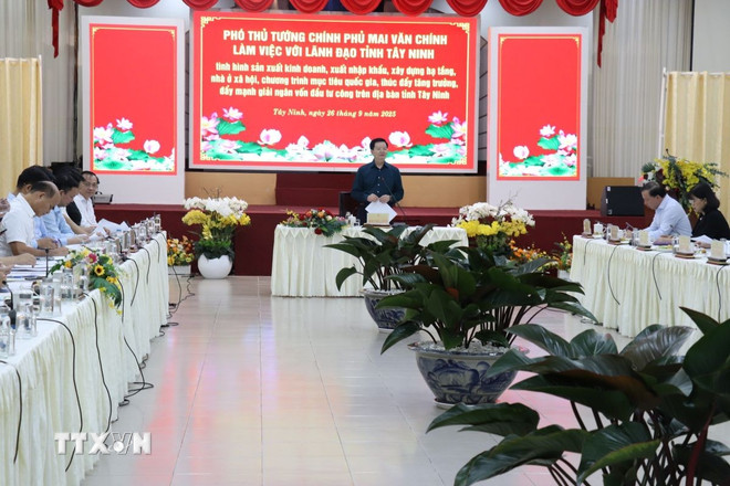 ttxvn-pho-thu-tuong-chinh-phu-mai-van-chinh-lam-viec-tai-tinh-tay-ninh-2609-3.jpg