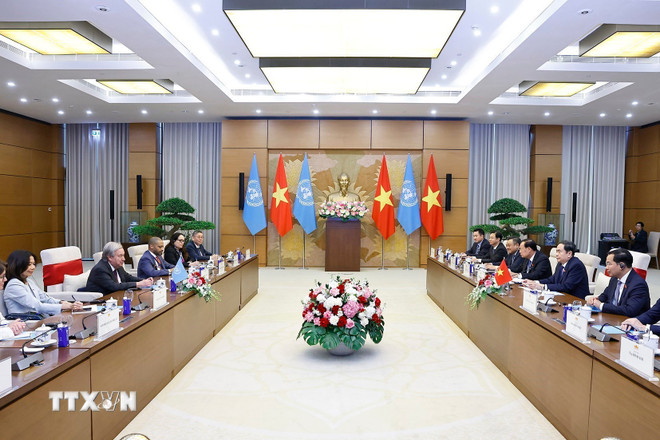 Președintele Adunării Naționale, Tran Thanh Man, îl primește pe Secretarul General al Națiunilor Unite, António Guterres. (Foto: Doan Tan/VNA) ttxvn-chu-tich-quoc-hoi-tran-thanh-man-tiep-tong-thu-ky-lien-hop-quoc-antonio-guterres-7.jpg