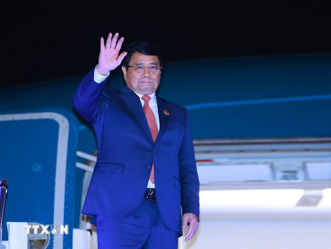 Premierminister Pham Minh Chinh beendet seine Teilnahme am 47. ASEAN-Gipfel in Kuala Lumpur, Malaysia. (Foto: Duong Giang/VNA) ttxvn-thu-tuong-ket-thuc-chuyen-tham-du-hoi-nghi-cap-cao-asean-lan-thu-47-3.jpg