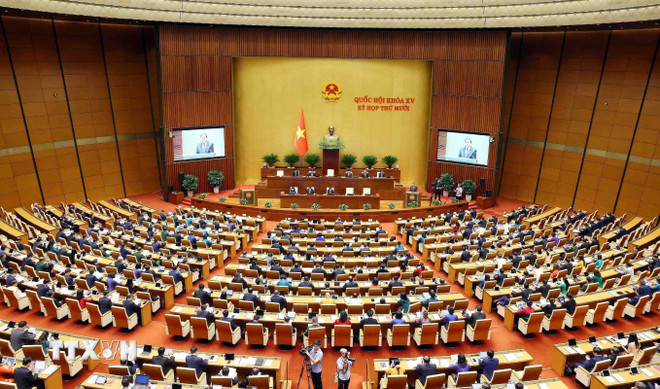ภาพพาโนรามาพิธีเปิดการประชุมสมัชชาแห่งชาติสมัยที่ 10 สมัยที่ 15 อย่างยิ่งใหญ่ (ภาพ: Pham Kien/VNA) ttxvn-khai-mac-ky-hop-thu-10-quoc-hoi-khoa-xv-2010-1.jpg
