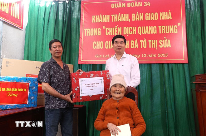 ttxvn-can-nha-dau-tien-trong-chuong-trinh-chien-dich-quang-trung-duoc-ban-giao-cho-ho-dan-1712-2.jpg