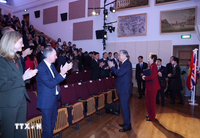 Tổng Bí thư Tô Lâm phát biểu chính sách tại Đại học Oxford ttxvn-tong-bi-thu-to-lam-phat-bieu-chinh-sach-tai-dai-hoc-oxford-5.jpg