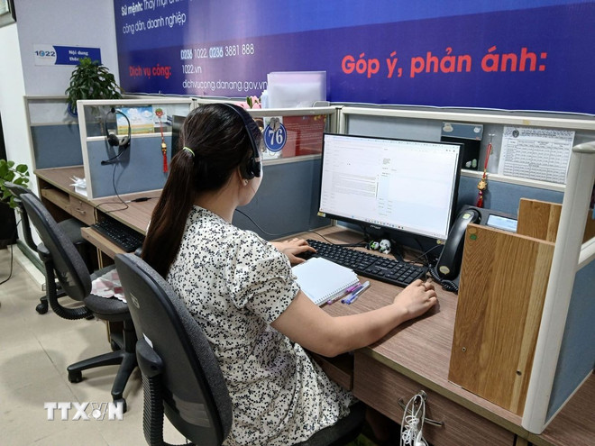 Tổng đài 1022 đã ứng dụng Chatbot để hỗ trợ cung cấp thông tin, xử lý những ý kiến, phản ánh, góp ý và giải đáp thắc mắc của người dân về dịch vụ công. (Ảnh: Mỹ Hà/TTXVN) ttxvn-kinh-te-so-tai-da-nang-0308.jpg