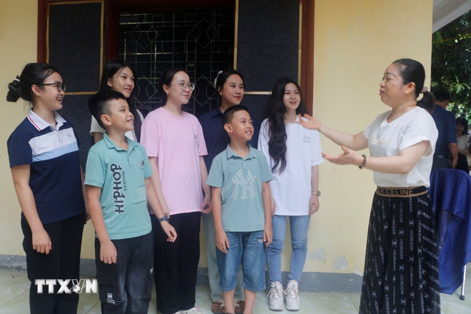 Tỉnh Nghệ An đã mở các lớp truyền dạy Dân ca ví, giặm cho học sinh có năng khiếu trong các trường tiểu học và trung học cơ sở trên địa bàn. (Ảnh: Bích Huệ/TTXVN) ttxvn-giu-mach-nguon-vi-giam-xu-nghe-0108-2.jpg