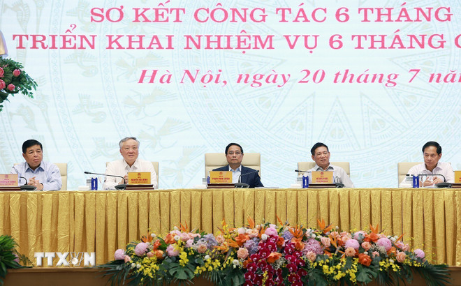 Prime Minister Pham Minh Chinh chairs the 3rd meeting of the Steering Committee on Science, Technology, Innovation, Digital Transformation and Project 06. (Photo: Duong Giang/VNA) ttxvn-thu-tuong-chu-tri-phien-hop-lan-thu-3-cua-ban-chi-dao-phat-trien-khcn-va-de-an-06-6.jpg
