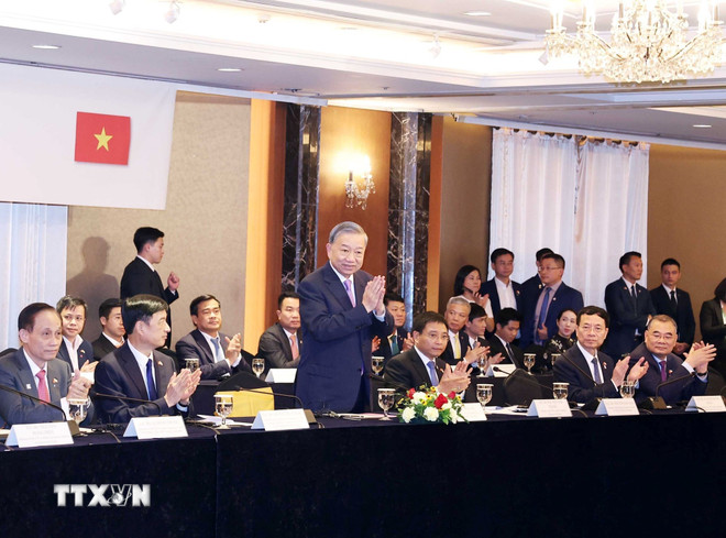 ttxvn-tong-bi-thu-to-lam-gap-go-mot-so-tap-doan-lon-cua-han-quoc-1208-3.jpg