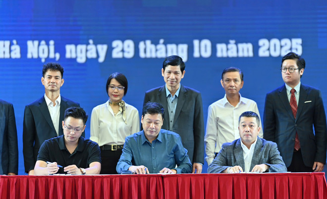 Majlis menandatangani perjanjian itu berlangsung dalam rangka program di Pameran Musim Luruh yang pertama - 2025. (Foto: PV/Vietnam+) ky-ket-mua-roi-29-2.jpg