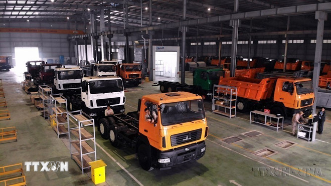 Lắp ráp ôtô tại Công ty TNHH Liên doanh Maz Asia (Liên doanh Việt Nam-Belarus) tại huyện Kim Động, tỉnh Hưng Yên. (Ảnh: Danh Lam/TTXVN) ttxvn-ttxvni-quan-he-hop-tac-viet-nam-belarus-10.jpg