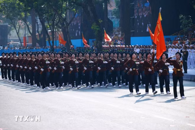 ttxvn-khoi-nu-dan-quan-30.jpg