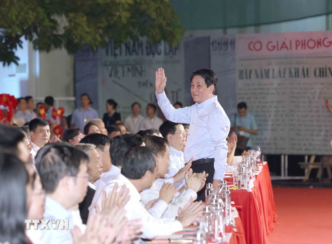 ttxvn-cau-truyen-hinh-chinh-luan-nghe-thuat-dac-biet-thoi-co-vang-2208-14.jpg