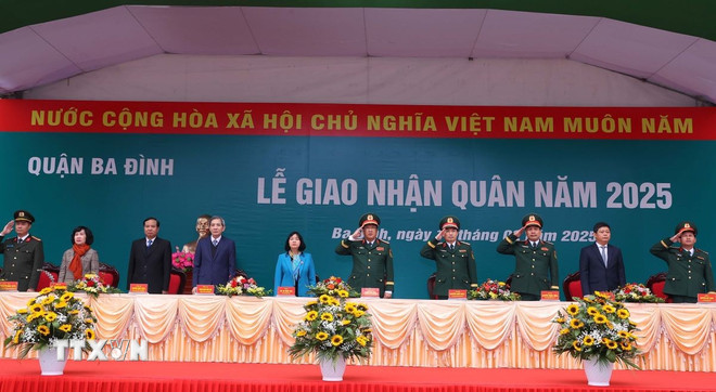 ttxvn-bi-thu-thanh-uy-ha-noi-dong-vien-tan-binh-len-duong-nhap-ngu-1302-1.jpg