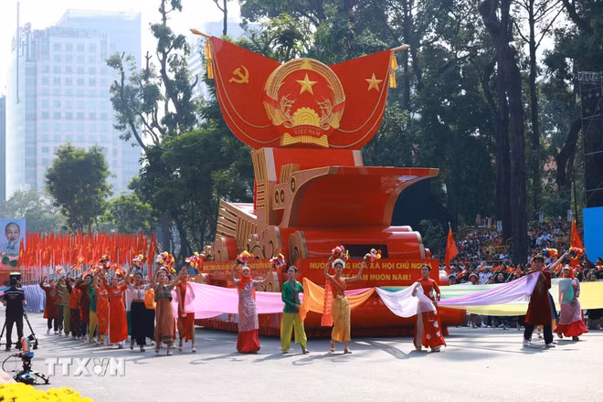 ttxvn-dieu-binh-dieu-hanh-ky-niem-50-nam-ngay-giai-phong-mien-nam-thong-nhat-dat-nuoc-30-16.jpg