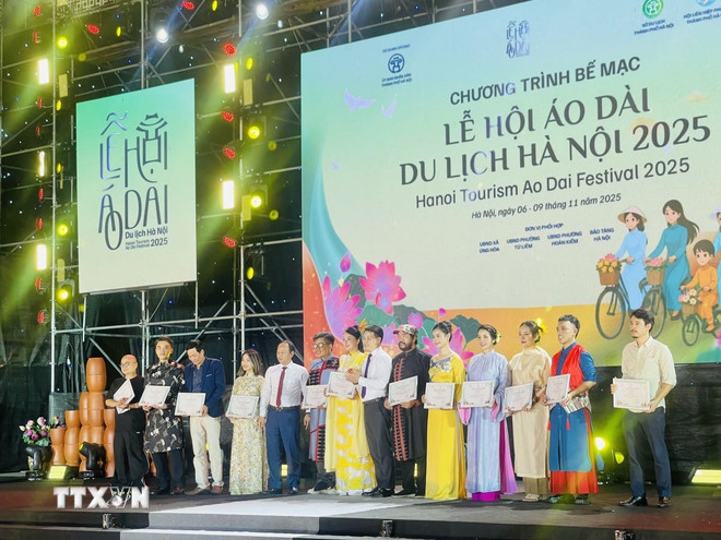ttxvn-le-hoi-ao-dai-du-lich-2025-voi-hanh-trinh-toa-sang-tinh-hoa-di-san-0911-2.jpg