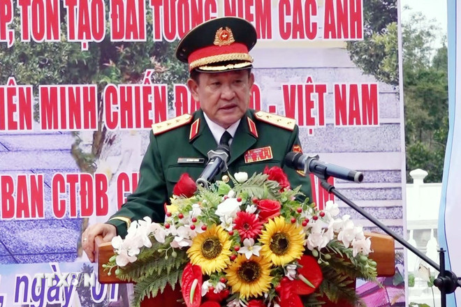 Thượng tướng Võ Minh Lương, Thứ trưởng Bộ Quốc phòng, Trưởng Ban Công tác đặc biệt Chính phủ Việt Nam phát biểu tại buổi lễ. (Ảnh: Xuân Tú/TTXVN) ttxvn-tinh-doan-ket-dac-biet-viet-nam-lao-mai-truong-ton-02-2.jpg