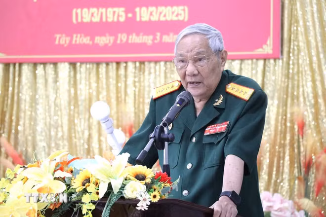 ttxvn-50-nam-ngay-thong-nhat-dat-nuoc-tren-que-huong-dong-khoi-hoa-thinh-hom-nay-31-3.jpg