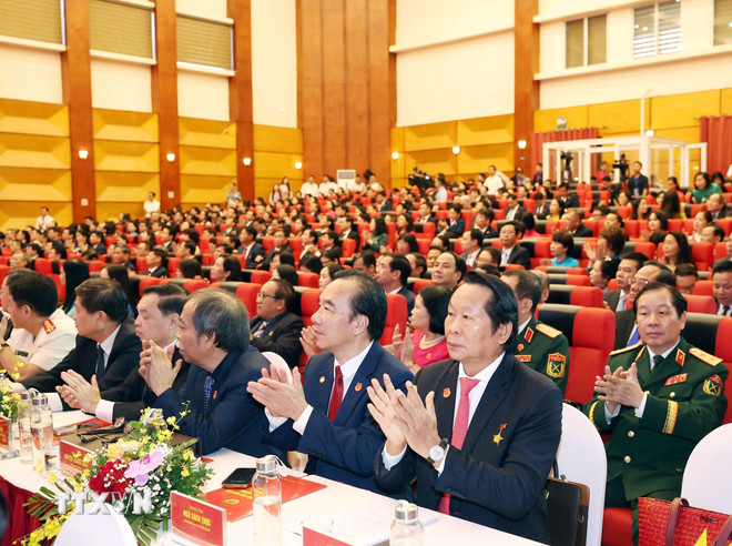 Delegierte des Kongresses. (Foto: Thong Nhat/VNA) ttxvn-dai-hoi-dai-bieu-dang-bo-mat-tran-to-quoc-viet-nam-va-cac-doan-the-trung-uong-lan-thu-nhat-23-11.jpg