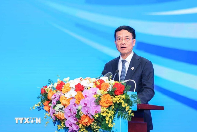 Minister of Science and Technology Nguyen Manh Hung delivered a commemorative speech. (Photo: Hoang Hieu/VNA) ttxvn-le-ky-niem-80-nam-nganh-buu-chinh-vien-thong-66-nam-nganh-khoa-hoc-va-cong-nghe-2909.jpg