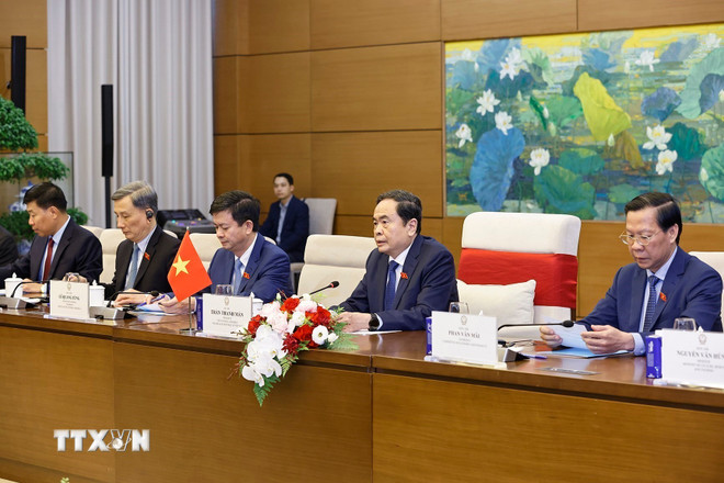 ttxvn-chu-tich-quoc-hoi-tran-thanh-man-hoi-kien-thu-tuong-thai-lan-paetongtarn-shinawatra-1505-10.jpg