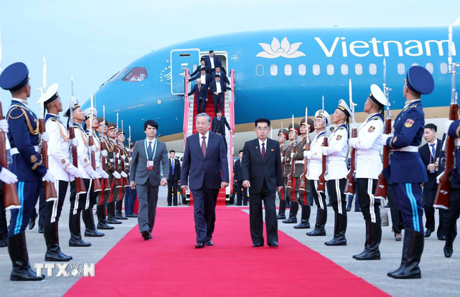 ttxvn-tong-bi-thu-to-lam-den-binh-nhuong-bat-dau-tham-cap-nha-nuoc-toi-trieu-tien-09-2.jpg