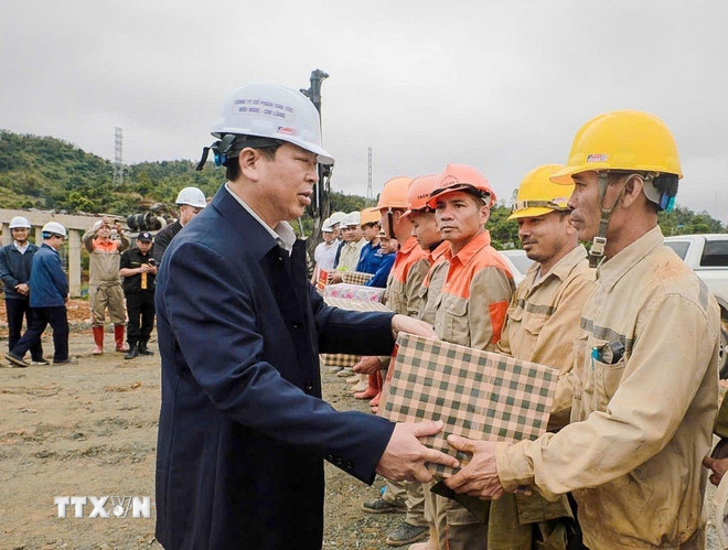 ttxvn-bo-truong-bo-xay-dung-du-an-cao-toc-dong-dang-tra-linh-va-huu-nghi-chi-lang-1011-2.jpg