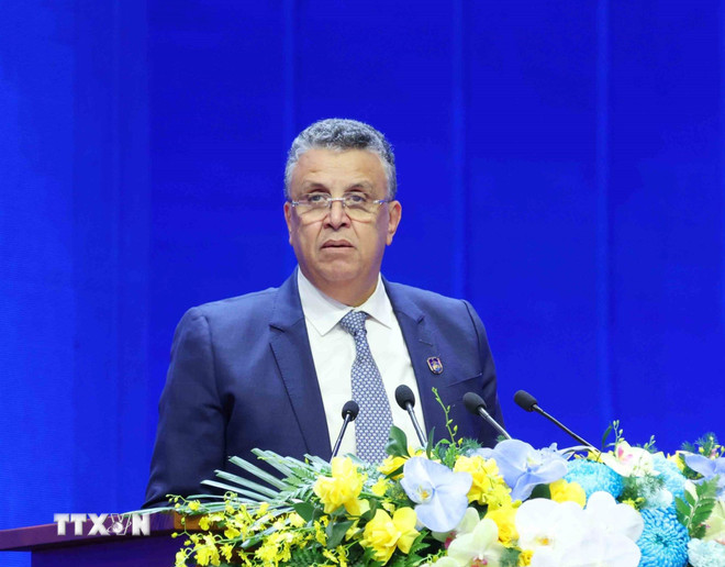 Ministrul marocan al justiției, Abdellatif Ouahbi, vorbește la prima discuție plenară la nivel înalt. (Foto: Phuong Hoa/VNA) ttxvn-cong-uoc-ha-noi-phien-thao-luan-toan-the-cap-cao-thu-nhat-16.jpg