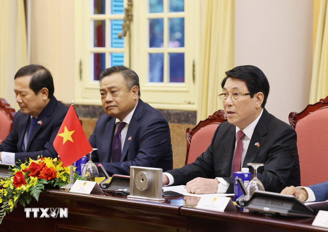 Prezident Luong Cuong hovoří na jednání s generálním tajemníkem OSN Antóniem Guterresem. (Foto: Lam Khanh/VNA) ttxvn-chu-tich-nuoc-luong-cuong-hoi-dam-voi-tong-thu-ky-lien-hop-quoc-24-6.jpg