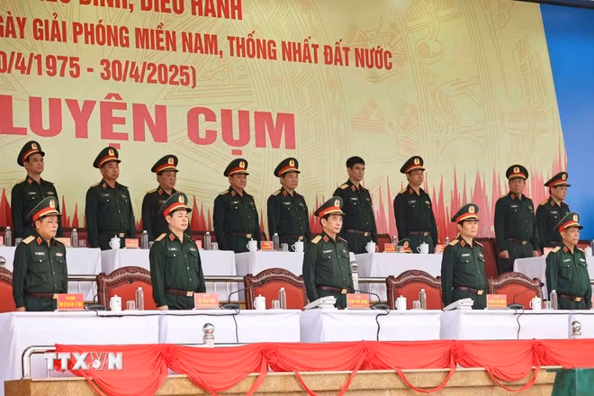 ttxvn-bo-truong-bo-quoc-phong-kiem-tra-hop-luyen-chuan-bi-ky-niem-ngay-304-2503-3.jpg