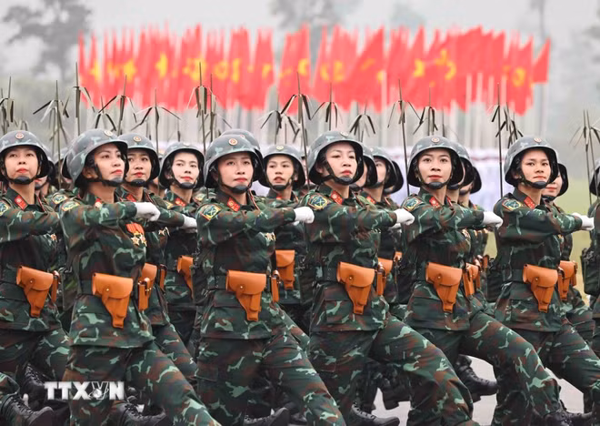 ttxvn-bo-truong-bo-quoc-phong-kiem-tra-hop-luyen-chuan-bi-ky-niem-ngay-304-2503-2.jpg
