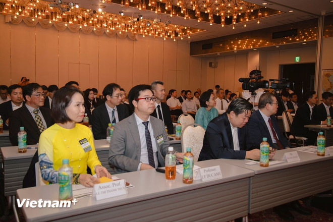 Konferensi ini menarik partisipasi hampir 100 delegasi, termasuk ilmuwan, pelaku bisnis, dan pakar dari Vietnam dan Jepang. (Foto: Nguyen Tuyen/Vietnam+) vnp-hoi-nghi-ban-dan-viet-nhat-20-2.jpg