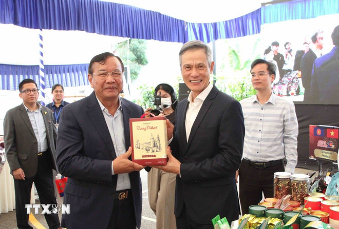 ttxvn-hoi-cho-van-hoa-va-am-thuc-bazaar-asean-nam-2025-tai-campuchia-1309-2.jpg
