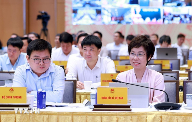 Các đại biểu tham dự Phiên họp thứ hai của Ban Chỉ đạo về phát triển khoa học, công nghệ, đổi mới sáng tạo, chuyển đổi số và Đề án 06. (Ảnh: Dương Giang/TTXVN) ttxvn-thu-tuong-phien-hop-thu-hai-cua-bcd-doi-moi-sang-tao-chuyen-doi-so-va-de-an-06-1705-2.jpg