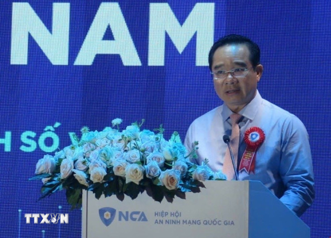 Herr Nguyen Van Duoc, Vorsitzender des Volkskomitees von Ho-Chi-Minh-Stadt, nahm an der Eröffnungszeremonie teil und hielt eine Rede. (Foto: Hua Chung/VNA) ttxvn-hiep-hoi-an-ninh-mang-quoc-gia-thiet-lap-them-phong-tuyen-tai-tp-ho-chi-minh-08-3.jpg