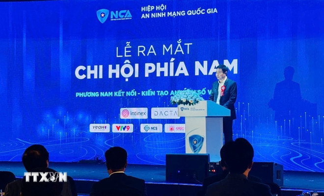 Generalleutnant Nguyen Minh Chinh, Ständiger Vizepräsident der NCA, hielt bei der Veranstaltung eine Rede. (Foto: Hua Chung/VNA) ttxvn-hiep-hoi-an-ninh-mang-quoc-gia-thiet-lap-them-phong-tuyen-tai-tp-ho-chi-minh-08-2.jpg