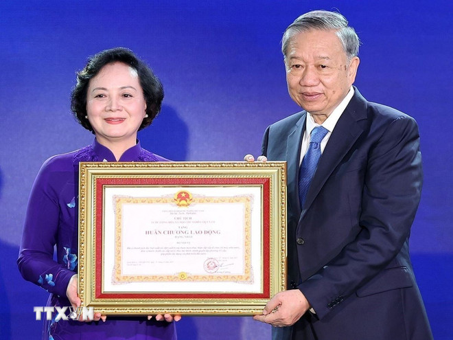 "Ngành Nội vụ góp phần trực tiếp kiến tạo nền quản trị quốc gia và chăm lo an sinh xã hội" ttxvn-tong-bi-thu-to-lam-du-le-ky-niem-80-nam-ngay-thanh-lap-bo-noi-vu-27-4.jpg